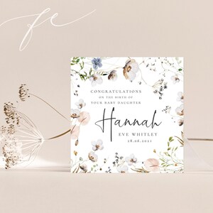 Carte de vœux florale personnalisée pour nouveau-né | Carte de félicitations | 148 x 148 mm | carte souvenir bébé | Carte de voeux pour un nouveau-né | Bienvenue dans le monde