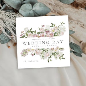 Cartão de casamento personalizado para recém-casados | Cartão de dia de casamento com coroa de corações com folhagens | Sr. e Sra. | Recém-casados | Cartão de parabéns