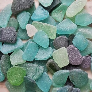 Fabrication de verre de mer, mélange de couleurs, texture givrée