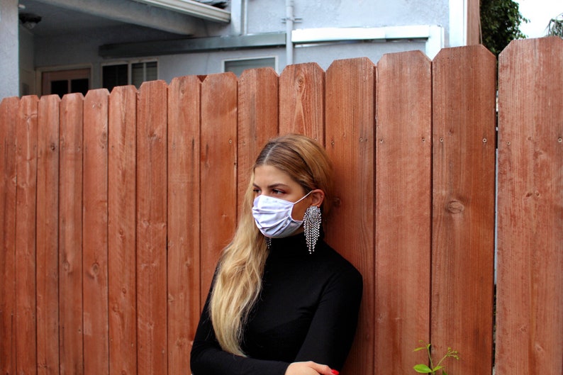 Respirant, confortable, lavable Tissu Satin Facial Mask-USA Made-High-Quality-Handmade Bridal-Designer-Acne Aide-Ninja. image 3
