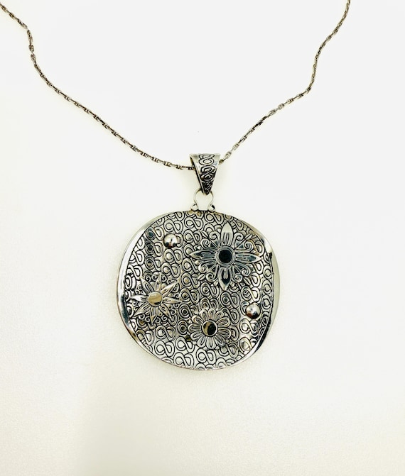 Sterling Silver Pendant Necklace.