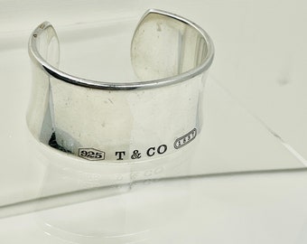 1997 TIFFANY & CO 925 Triple Interlocking Etched Bangle 1997 TIFFANY & CO 925 Triple Interlocking Etched Bangle