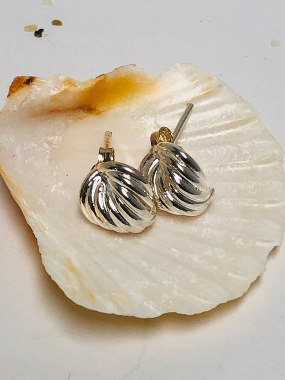 925 Sterling Silver Leaf Stud Earrings . - image 1