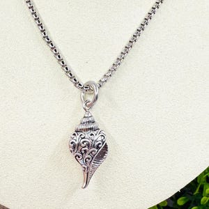 Vintage Sterling Silver Seashell Pendant Necklace. - Etsy
