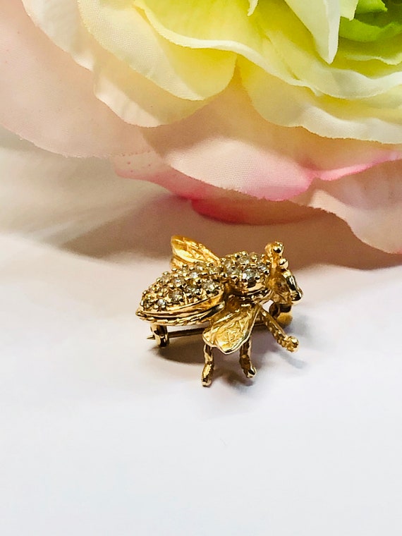 Estate Diamond  14K Yellow Gold Honey Bee Brooch.