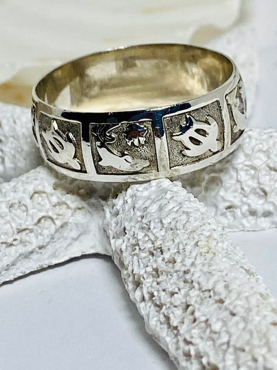 Vintage Sterling Silver Sea Life Band Ring.