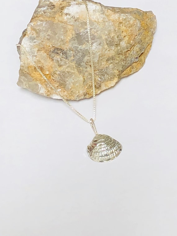 Sterling Silver Clam Shell Necklace.