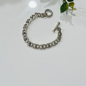 Vintage Sterling Silver Linked Chain Bracelet. image 1