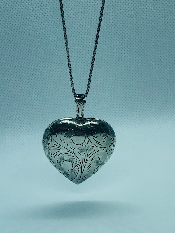Vintage Large Etched Heart Locket Pendant Necklace, Gem