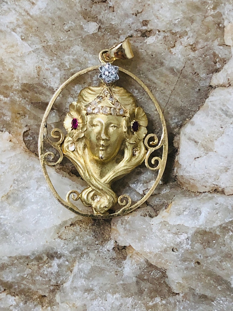 Colgante antiguo Sarah Bernhardt Diamond Ruby 18K Yellow Gold, Francia./CIRCA 1900. imagen 1