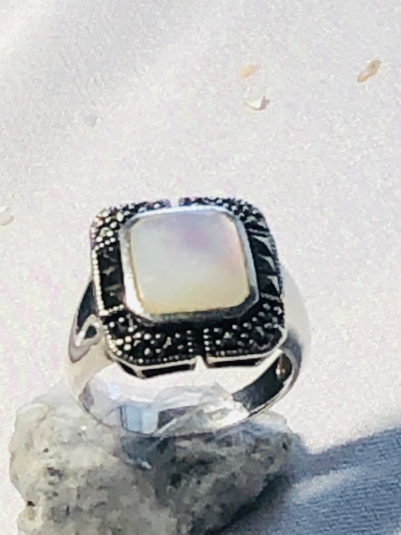 Vintage Sterling Silver  Rainbow  Moonstone Ring.