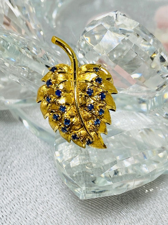 Vintage 18K  Yellow Gold   Sapphire Leaf Clip Ear… - image 10