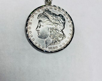 1888 年製モルガン ダラー銀貨ペンダント ネックレス。刻印入りの銀製