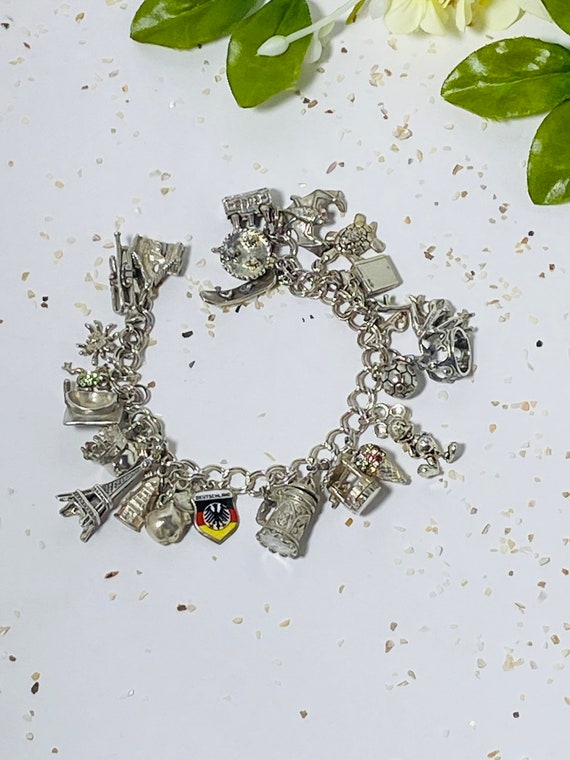 Vintage Sterling Silver 26 Charms Bracelet.