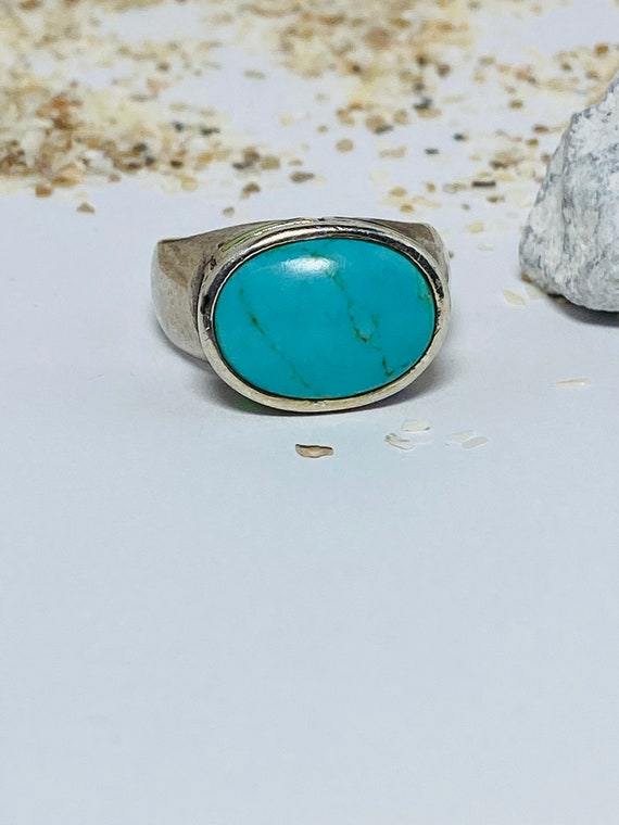 Sterling Silver  Oval Turquoise   Cabochon  Ring.