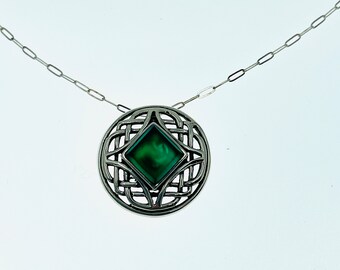 Vintage Sterling Silver Round Celtic Knot Pendant with Green Agate.