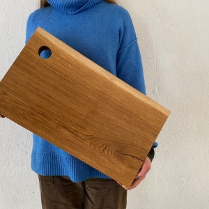 Trending big wood cutting boards for food serving black design interior black ideas Aesthetic Fall style fashionn