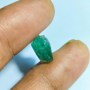 8 Ct Alexandrite Chrysoberyl Rough: Green-to-Red Uncut Gemstone (13x10x7mm