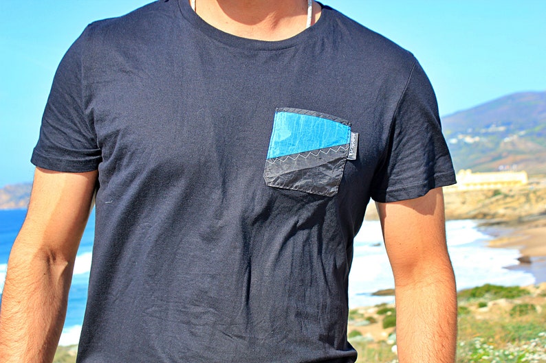 Camiseta reciclada de tela de vela Camiseta Spinnaker para hombre imagen 1