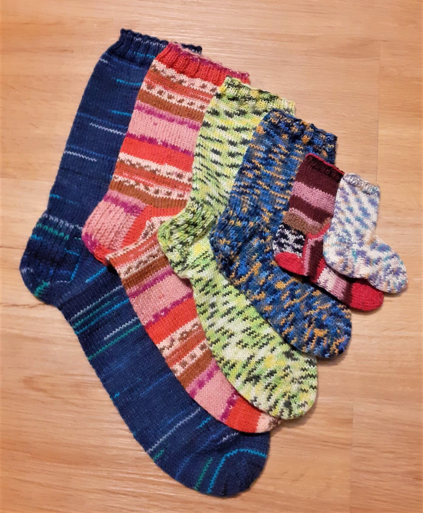 25+ Selbstgestrickte Socken