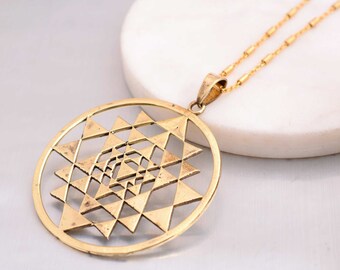 Collier en laiton Big Sri Yantra / Pendentif Shri Yantra à géométrie sacrée en or / Collier de méditation tantrique / Mandala géométrique