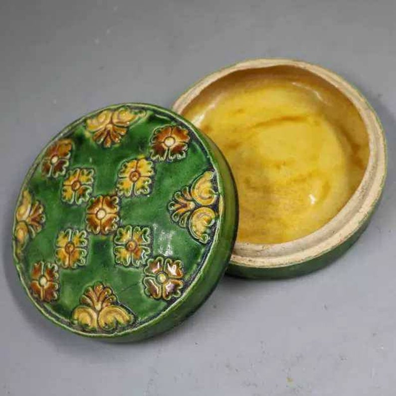 Antique of Chinese Qing Dynasty or Minguo Style Tri colored Glazed Pottery Powder Box,Ink Box,Vintage China Royal Art ceramic collection