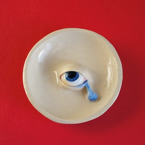 Blue eye little dish with tear