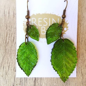 Resin leaf earrings, hook and bronze chain. Available in 3 colors.