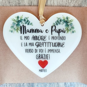 Gift for parents, personalized heart plaque with name, hanging decoration. Handmade in resin, 1 piece. 10 x 8.5 cm.