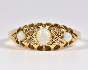 Antique George V 18ct Gold Fire Opal & Diamond Ring, (Birmingham,1918)