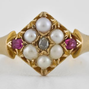 Antik viktoriansk ring med 15 karat guld, diamant, rubin och halv pärla, B'ham 1875, Storbritannien O 1/2, USA 7 1/2