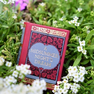 A Midsummer Night's Dream by William Shakespeare Miniature Book