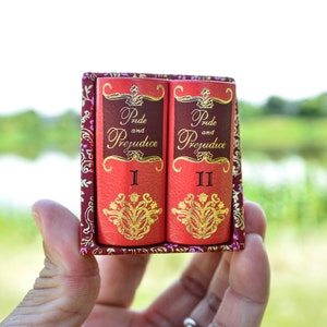 Pride and Prejudice 2 Vol Set by Jane Austen Miniature Book