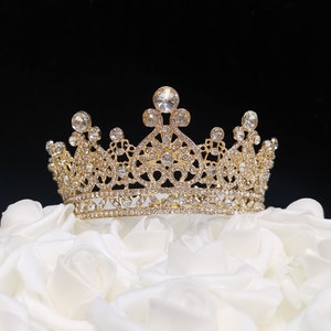 Crown Cake Topper, Gold Crown for Wedding Cake Topper. Mini Crown, Party  Decor, Dessert Table, Quinceañera Cake. Daisy. 