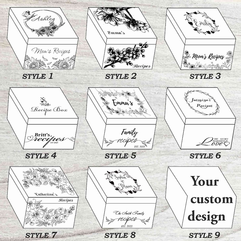 K&ouml;nnte beinhalten: Neun verschiedene Stile von Rezeptboxen mit verschiedenen floralen Designs und Texten. Die Boxen sind wei&szlig; mit schwarzen Designs. Der Text beinhaltet "Ashley", "Mamas Rezepte", "Emmas", "Emily", "Rezeptbox", "Britts Rezepte", "Familienrezepte", "Jasmines Rezepte", "Liebe", "Catherines Rezepte", "Die Smith Familienrezepte", "Dein individuelles Design".