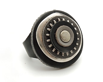 anillo grande de cuero, regalos originales, anillo cuero negro