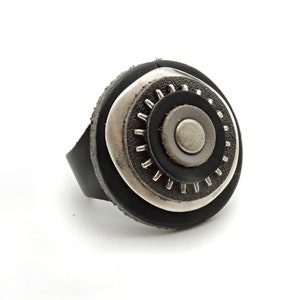 großer schwarzer anillo, regalos originales, schwarzer anillo cuero