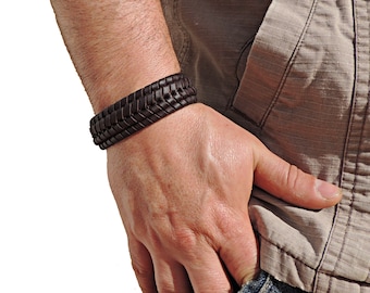 Bracciale rigido in pelle intrecciata fatto a mano: gioielli rustici da uomo