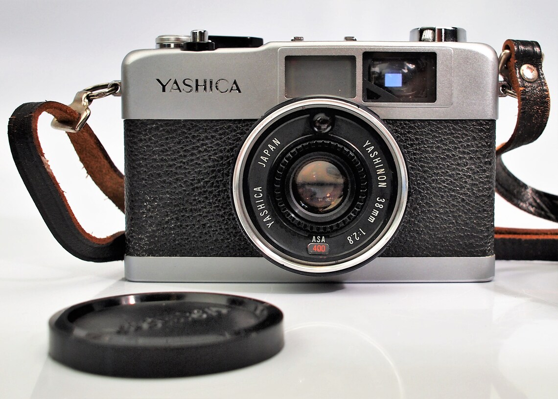 Near Mint Yashica 35 ME Compact 35mm Film Camera Fast 38mm