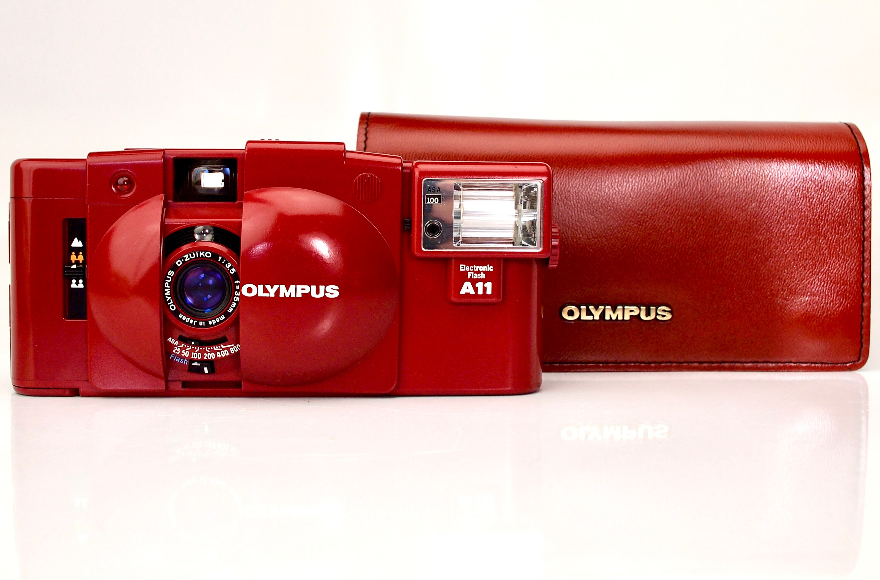 Rare Red Olympus XA2 Ultra Compact 35mm Film Camera + A11 Rare Red Olympus XA2 Ultra Compact 35mm Film Camera + A11