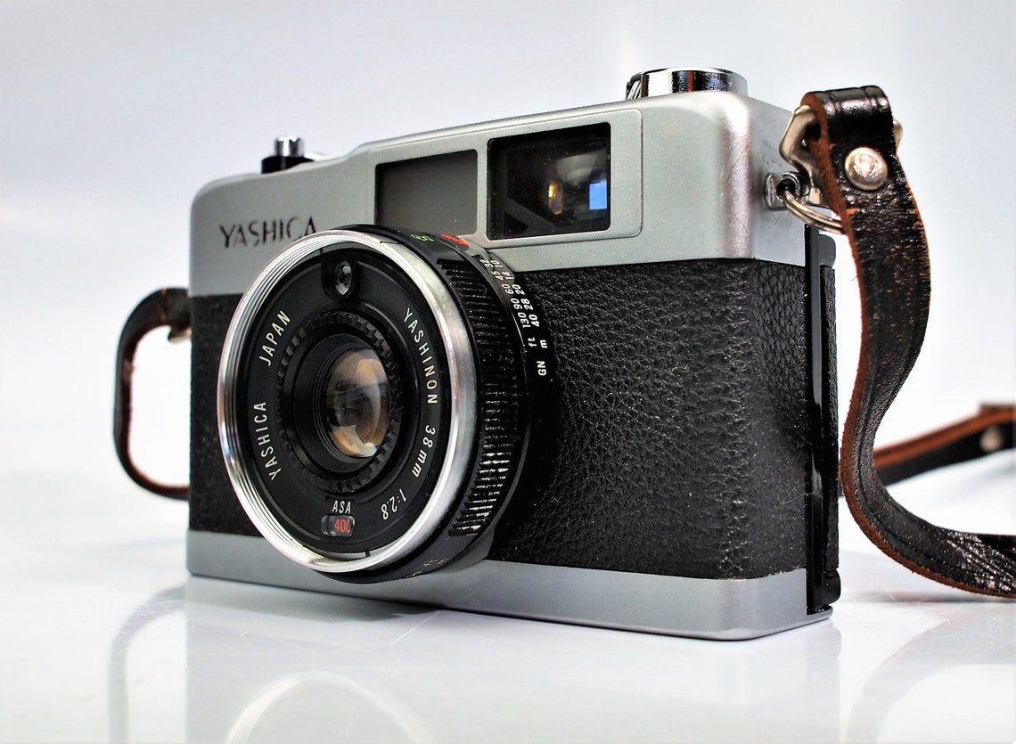 Near Mint Yashica 35 ME Compact 35mm Film Camera Fast 38mm