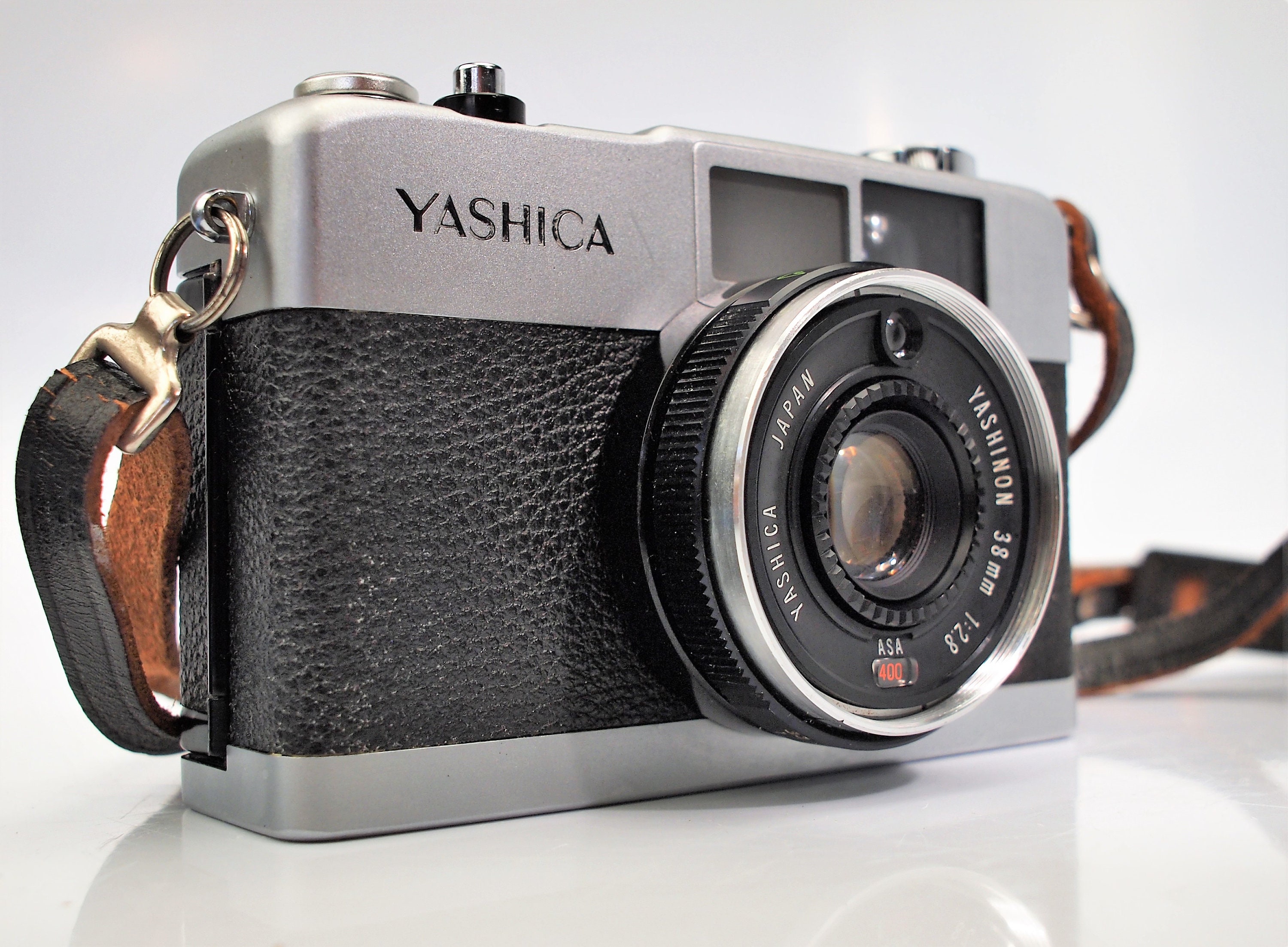 Near Mint Yashica 35 ME Compact 35mm Film Camera Fast 38mm