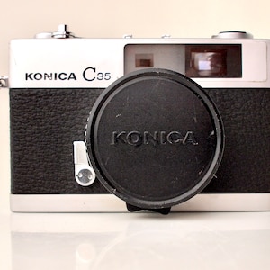 Konica C35 : L’icône du compact argentique télémétrique