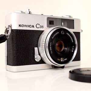 Fotocamera Analogica Konica C35 AF 38mm F2.8 - Punto E Scatto 35mm Con Autofocus - Colore Blu