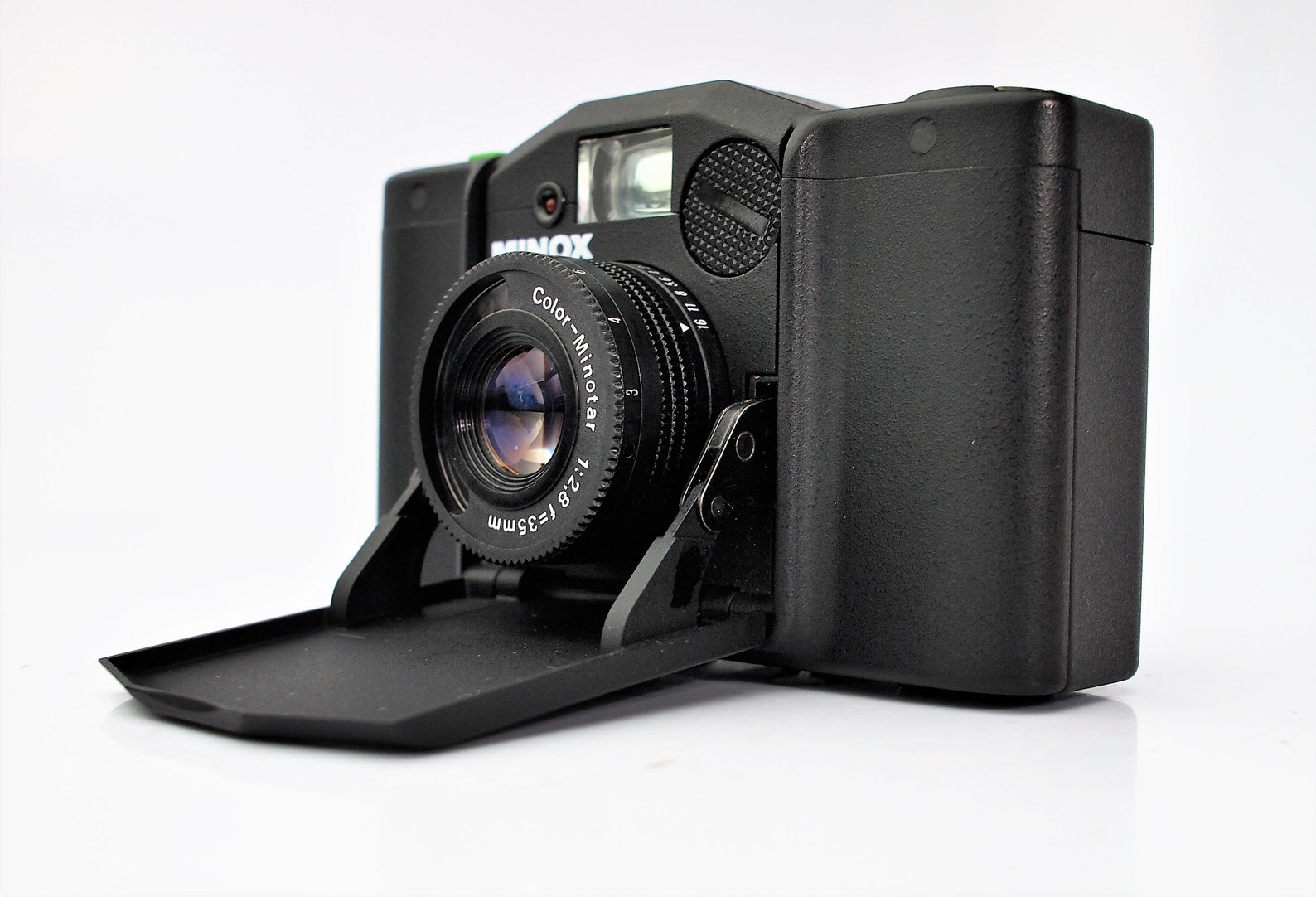 Near Mint Minox 35PL folding Compact film camera fast 35mm
