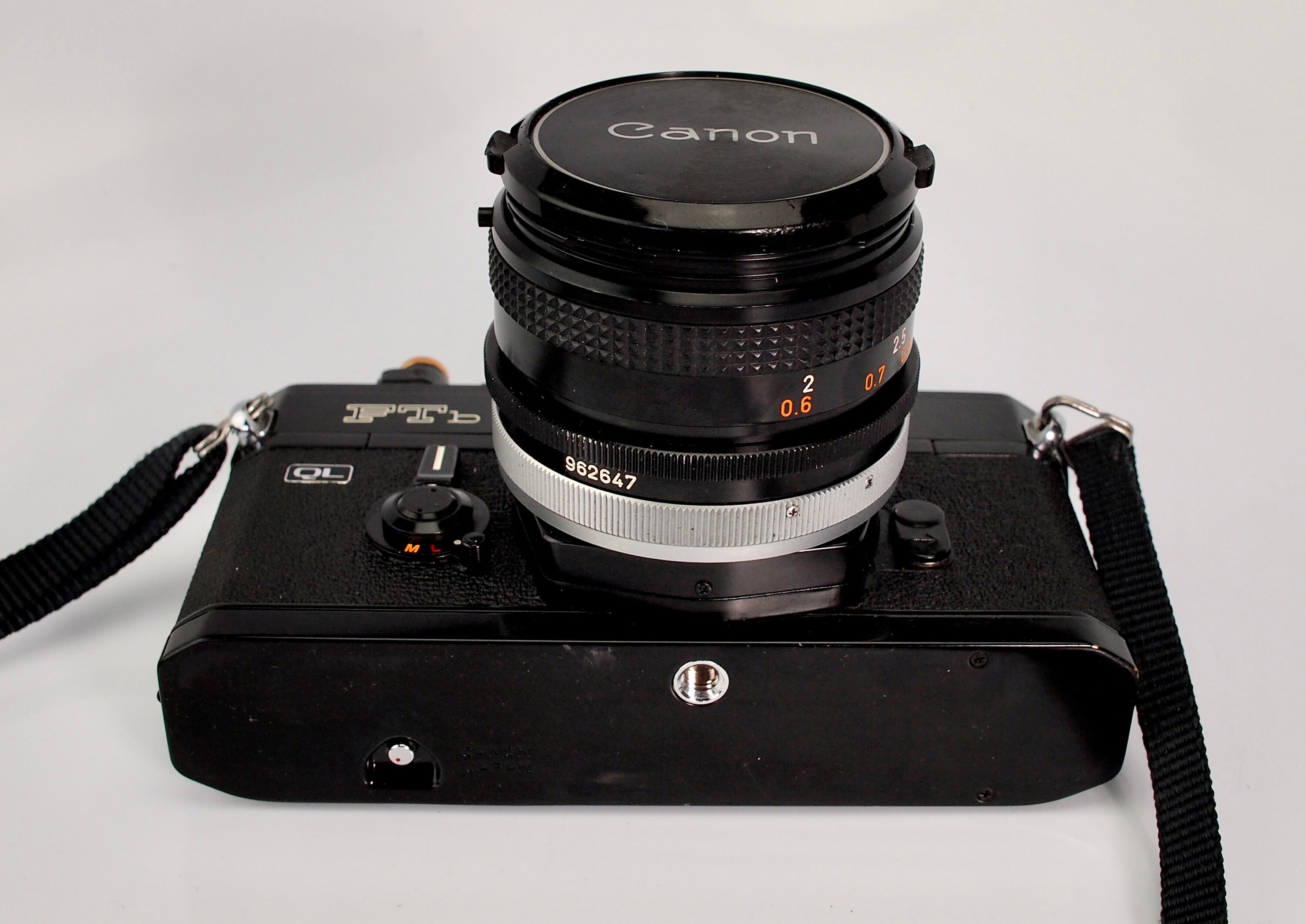 Canon FTb QL フィルムカメラ CANON canon レンズ付き Amazon.com : Canon FTb-QL Manual Focus SLR Camera With Canon