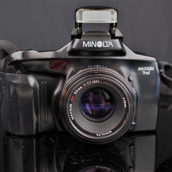 Minolta Maxxum 7xi 35mm Camera with Minolta 50mm f1.7  Fast Prime Lens + Neck strap - Beautiful