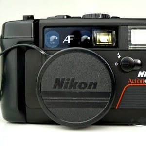 Nikon Action Touch L35AW 35mm Point and Shoot Underwater Film Camera Fast 35mm f2.8 Lens + Lens Cap + Neck Strap + Batteries - Film Tested