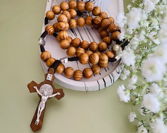 Rosario católico con logos de madera de olivo, rosario hecho a mano, medalla de San Benito, crucifijo, regalo de San Benito para católicos.