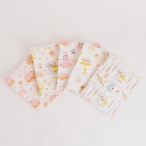 Tiny Alpaca | 10x Organic Muslin Baby Cloths Gift Set | Newborn Essentials | Baby Shower Gift | Hospital Bag | Unisex Baby Muslin Cakes